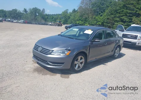 2013 Volkswagen Passat 2.5L Se z USA, uszkodzony, nr VIN 1VWBH7A36DC004946